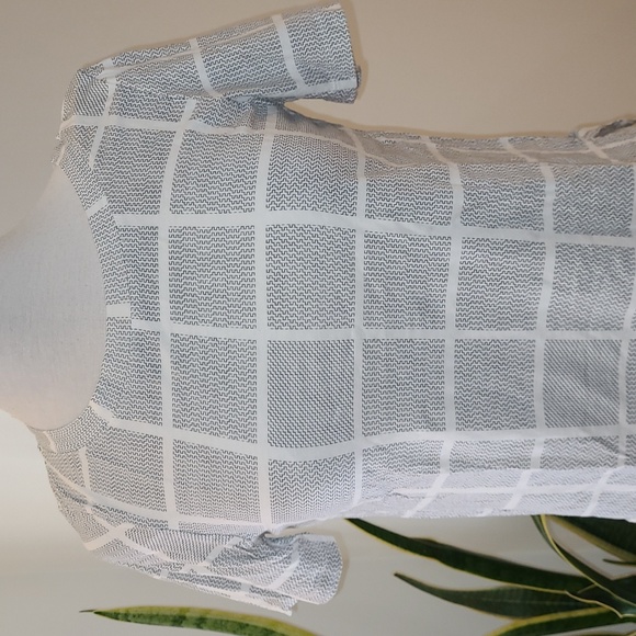 Uniqlo MoMA Special Edition Cropped Tee - Picture 2 of 5